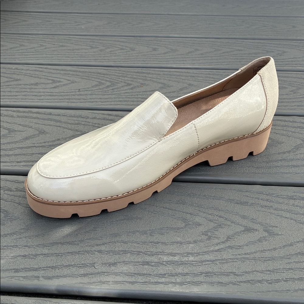 Vionic Kensley Women’s Patent Leather Loafer Closed Toe Cream Size 9 - Picture 5 of 15